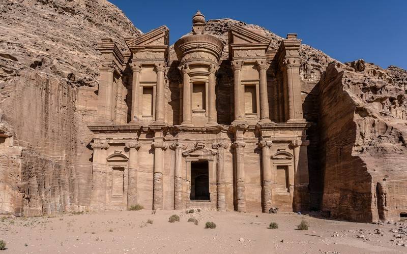 Elena and Juan in Petra, Jordan travel blog
